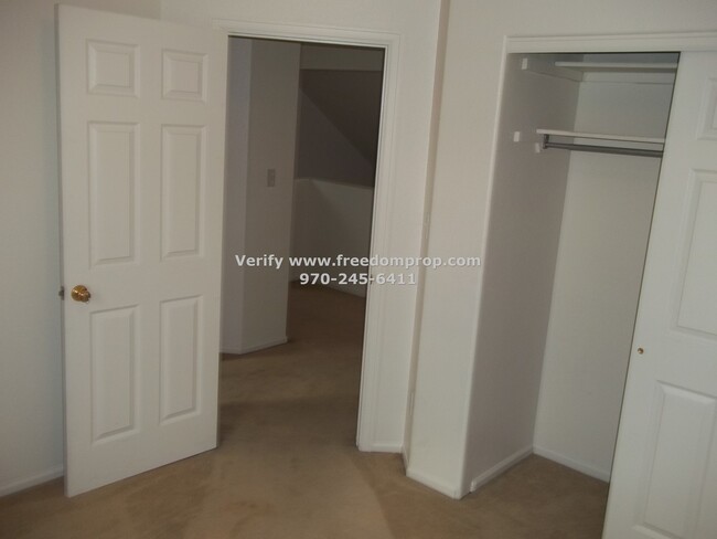 Building Photo - Three Bedroom Home with primary bedroom on...