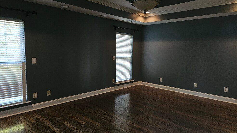 Building Photo - 646 Hidden Oaks Dr