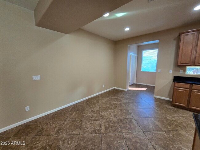 Building Photo - 851 E Aberdeen Dr