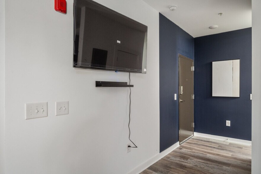 Building Photo - 542 Boulevard NE