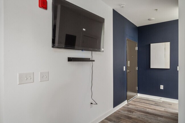 Building Photo - 542 Boulevard NE