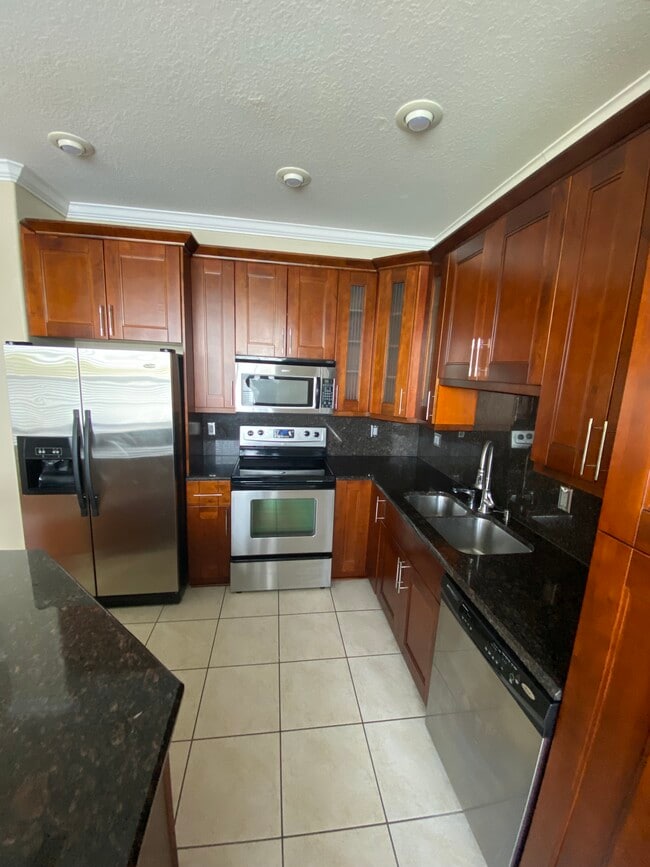 Building Photo - 2517 Lexington Oak Dr