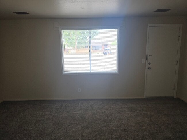 Building Photo - 1245 Pinyon Ave