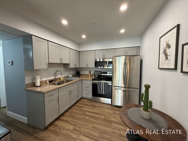 Primary Photo - 2540 N 17th Way