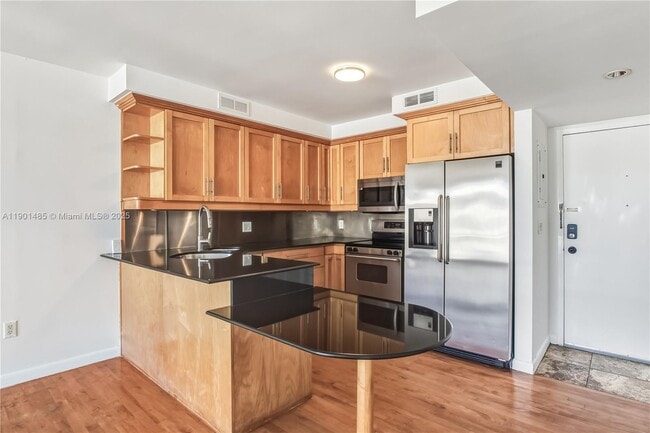 Building Photo - 345 Ocean Dr