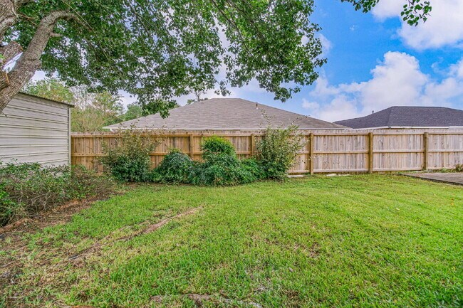 Building Photo - Beautiful property in highly desirable Lilian Woods Subdivision!