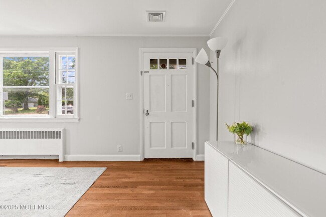 Building Photo - 324 Cedar Ave