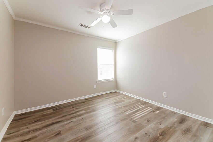 Building Photo - 9900 Concord Dr