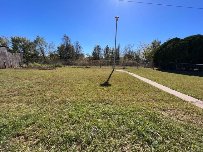 Building Photo - 6954 SW Forest- AVAILABLE NOW!