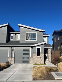 Building Photo - Beautiful 3 Bed/2.5 Bath Townhome in Great...