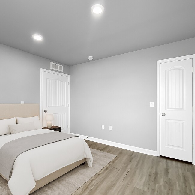 Building Photo - Beautiful Renovated Single Family Home | 3 BR/2BA Duplex| 1-Car Covered Parking |Spacious & Sunny...