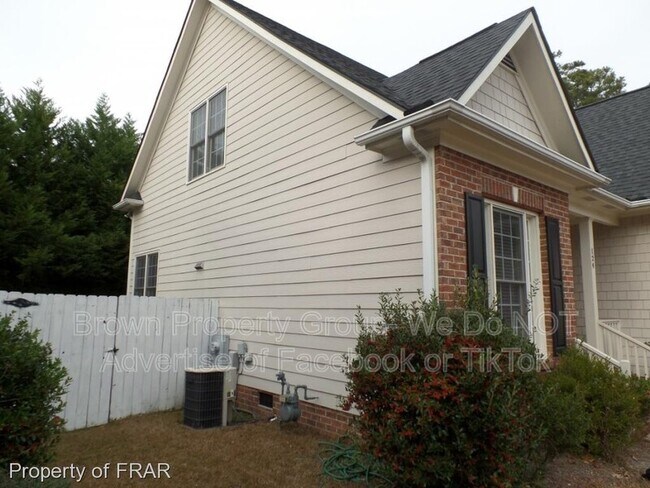 Building Photo - 124 Highgrove Ct