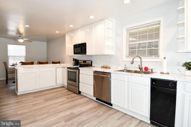 Building Photo - 10049 Meleen Dr