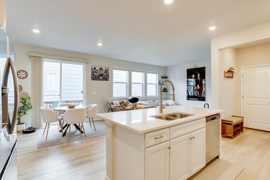 Building Photo - 6026 N Orleans St