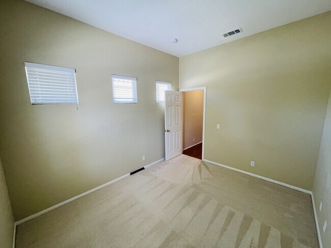 Building Photo - 30962 Crystalaire Dr