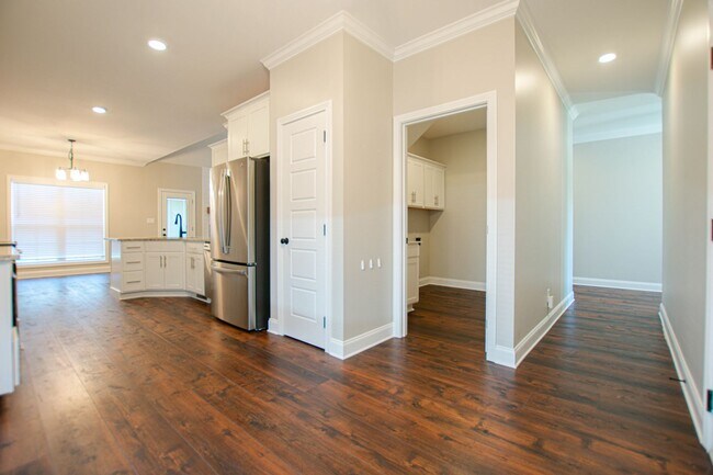 Building Photo - Pet Friendly Four Bedroom with Bonus!