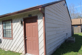 Building Photo - 1/1 Townhouse Close To TCC/FSU!