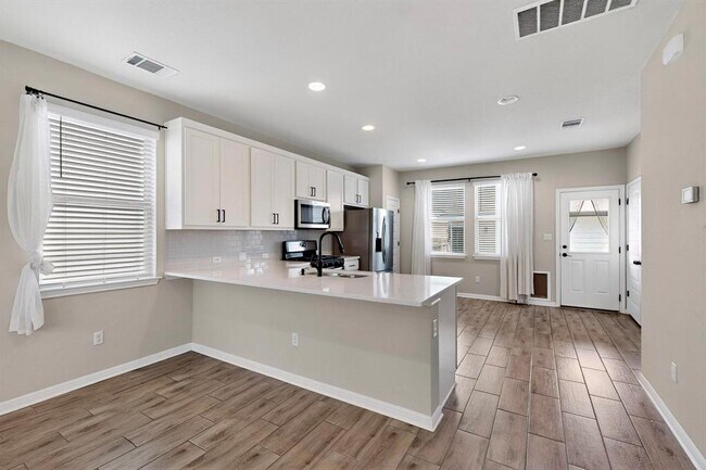 Building Photo - 2025 Arendale Dr