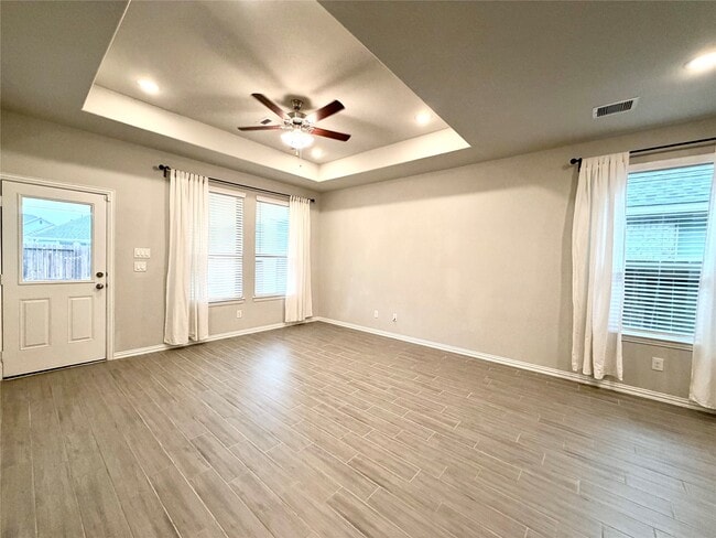 Building Photo - 8319 Divot Trce