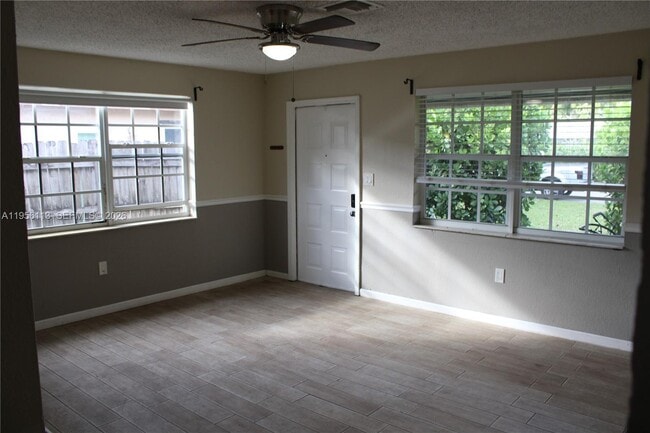 Building Photo - 2740 SW 46th St