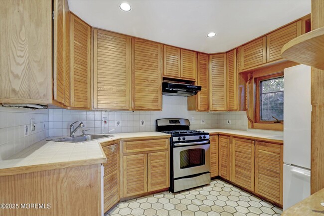 Building Photo - 105 Elberon Ave
