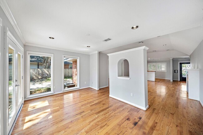 Building Photo - 3115 Glen Haven Blvd