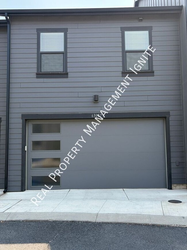 Building Photo - 63087 Boyd Acres Rd