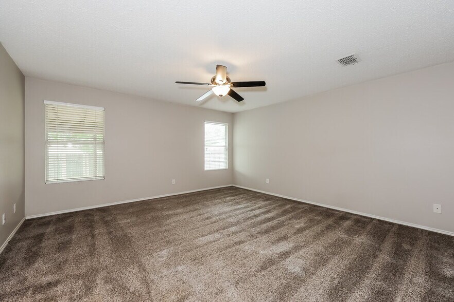 Building Photo - 8412 Seven Oaks Ln