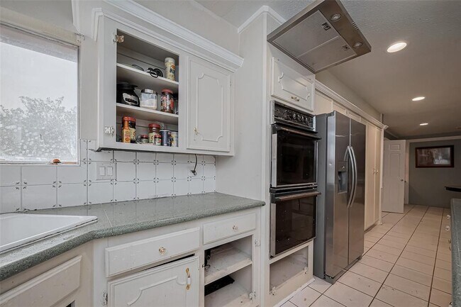 Building Photo - 4015 Black Locust Dr