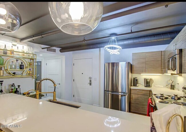 Building Photo - 535 W Thomas Rd