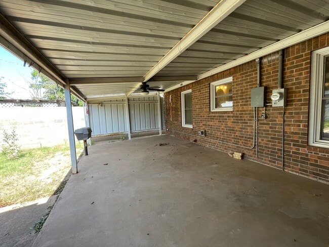 Building Photo - Cozy 3-Bed, 2-Bath Retreat in Serene Neigh...