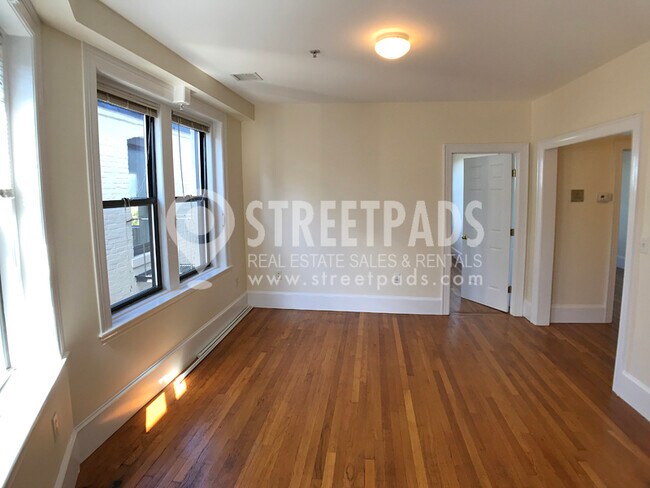 Building Photo - 881 Massachusetts Ave