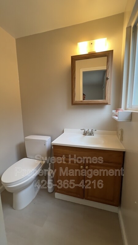Building Photo - 5228 18th Ave SW