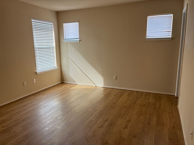 Building Photo - Beautiful 3BR 2BA Home w/ Fenced Backyard • In-Unit Laundry • Attached Garage in Pflugerville