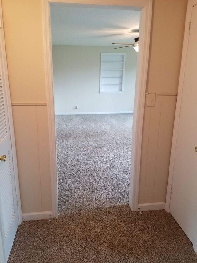 Building Photo - 3 Bedroom Pet Friendly Home For Rent!