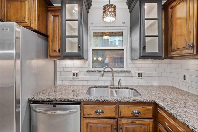 Building Photo - 1104 S Hunters Glen Cir