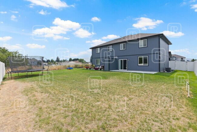 Building Photo - 14321 E 13th Ave