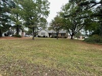 Building Photo - 3 Bedroom 2 bath