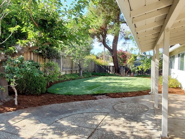 Building Photo - Spacious Remodeled Home, A/C, New Yards, Wood Floors, Great Location, Monta Vista!