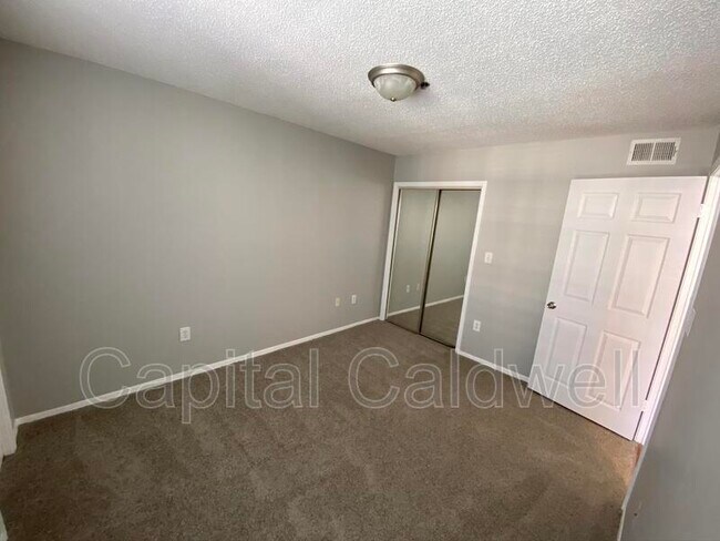 Building Photo - 1000 W Horatio St