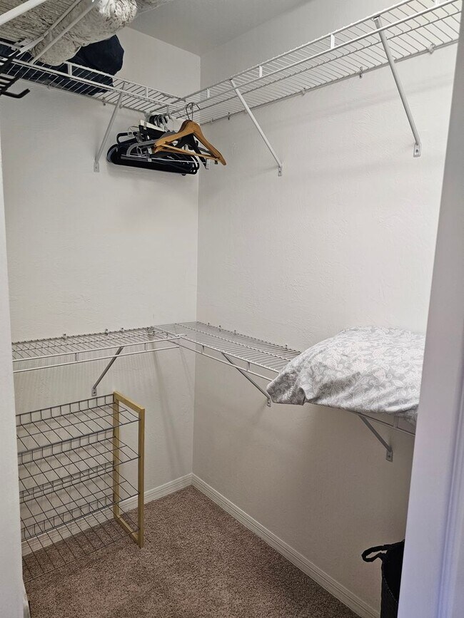 Building Photo - Available at a discounted rate - Furnished 3BR/2BA second floor condo in Worthington!