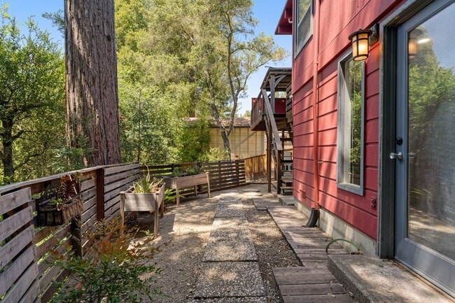 Building Photo - Boulder Creek Sanctuary! 50% off 1st months rent!