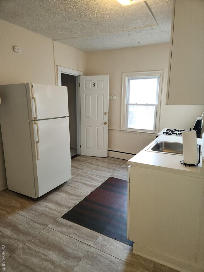 Building Photo - 5635-5639-5639 NY-82