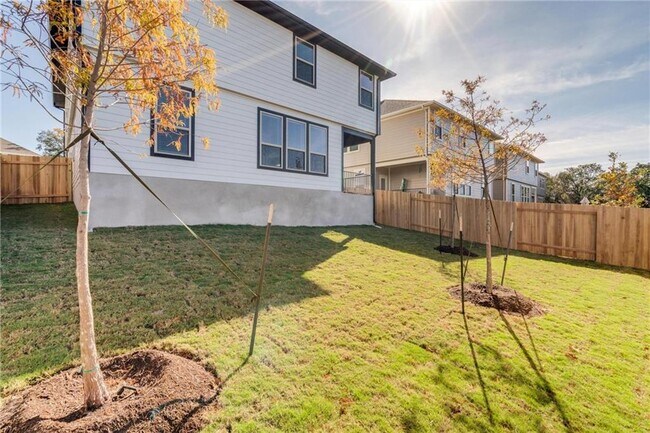 Building Photo - 2205 Limestone Lake Dr