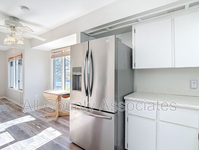 Building Photo - 1007 S Pointe Alexis Dr