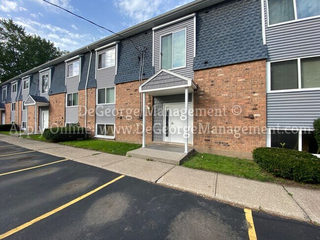 Interior Photo - Woodside Court Apartments