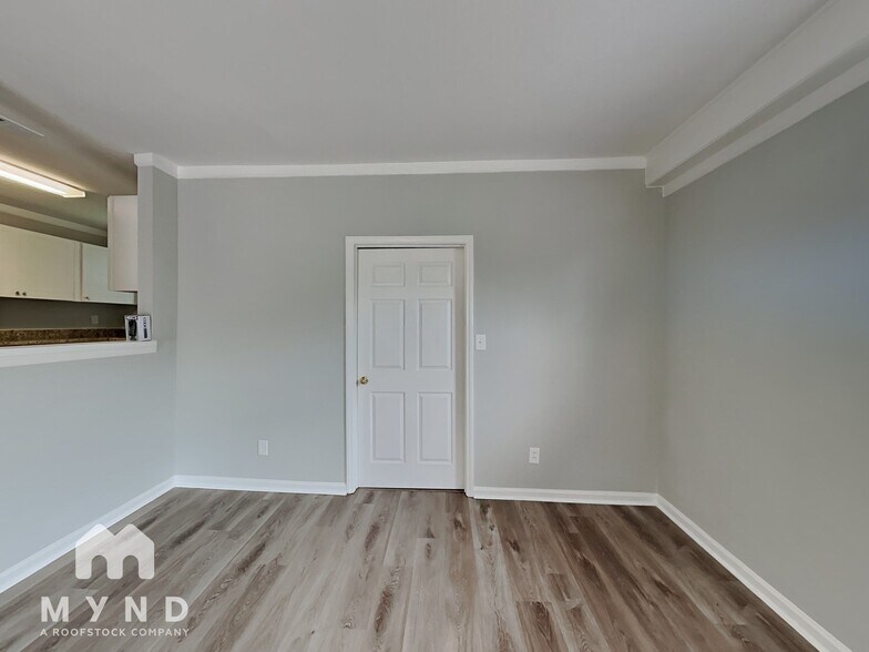 Building Photo - 3026 Bellaire Dr