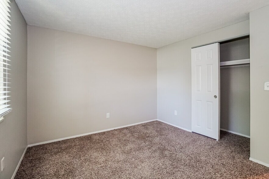 Building Photo - 5148 Cherry Creek Pkwy N