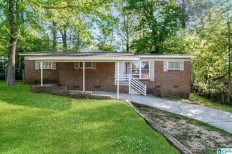 Building Photo - 1309 Lake Ln NE