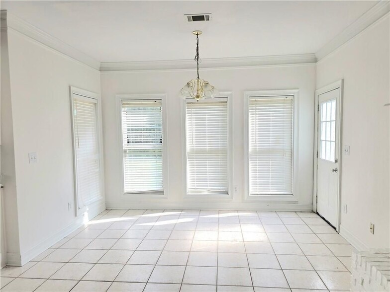 Building Photo - 3385 Wellbrook Dr